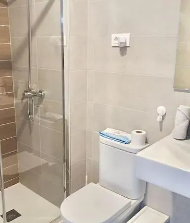 Excelente Habitacion Para Una Persona Con Bano Privado En Piso Compartido Con Una Familia Apartament