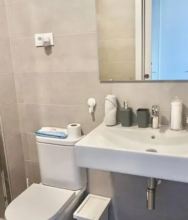 Excelente Habitacion Para Una Persona Con Bano Privado En Piso Compartido Con Una Familia Apartament